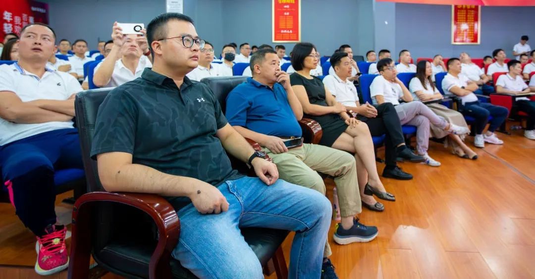 這一次，我們玩大的 | 強(qiáng)輝金九銀十無(wú)界增長(zhǎng)營(yíng)銷(xiāo)大會(huì)復(fù)盤(pán)會(huì)議順利舉辦(圖3)