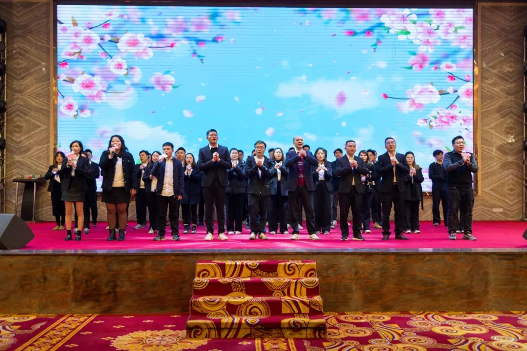 聚勢·創(chuàng)變·敢為 | 強輝集團2025年迎新晚會圓滿結(jié)束，共繪未來新藍圖(圖26)